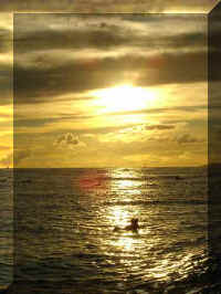 090_Sonnenuntergang_Waikiki.jpg (19935 Byte)