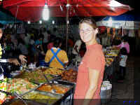 Flavia beim Bestellen des Nachtessens